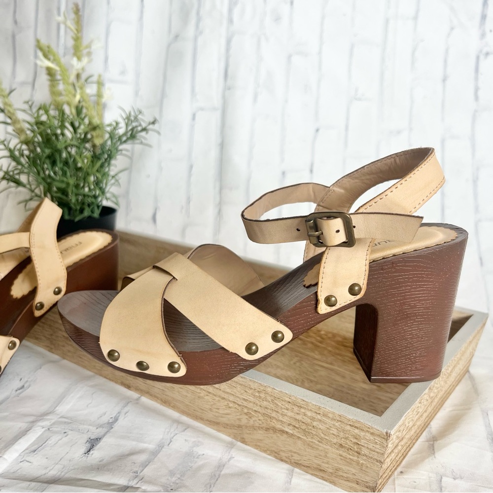 Maurices Cream Faux Leather Chunky Wood Platform Sandals Womens Size 8